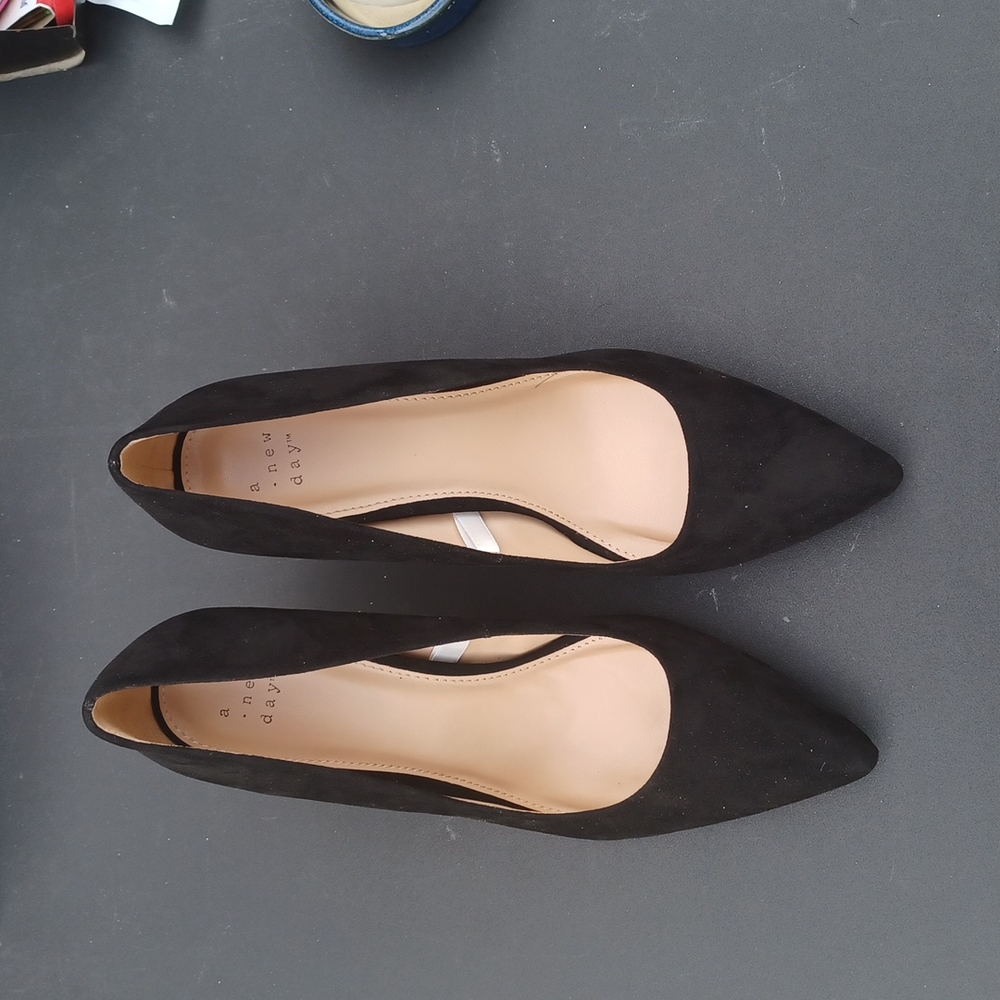 A new day black size 8 pumps